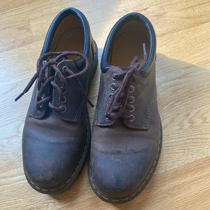 Doc Martens 8053 Leather Lace up Oxfords